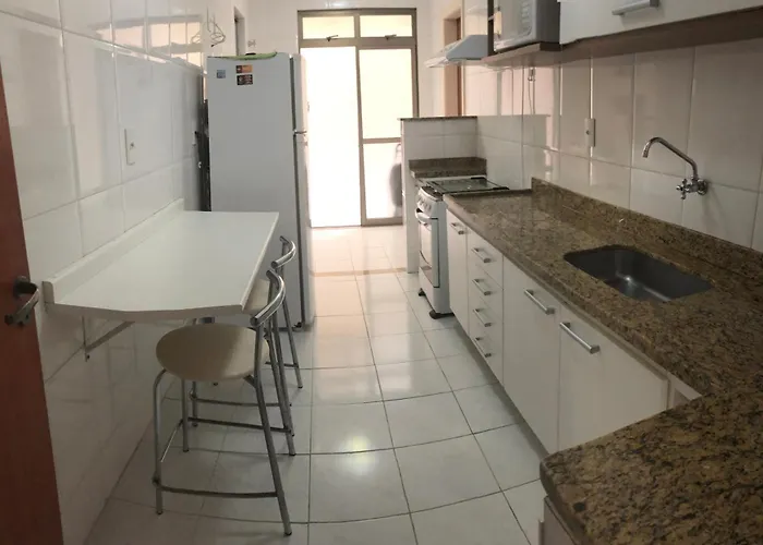 Apartamento espaçoso, a 300m da Praia do Forte Cabo Frio